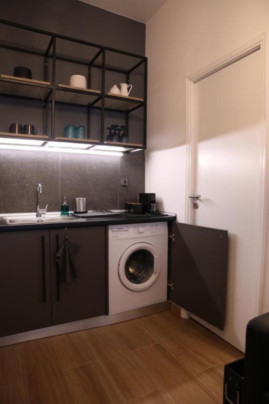 Super Stylish In The Heart Of Athens!