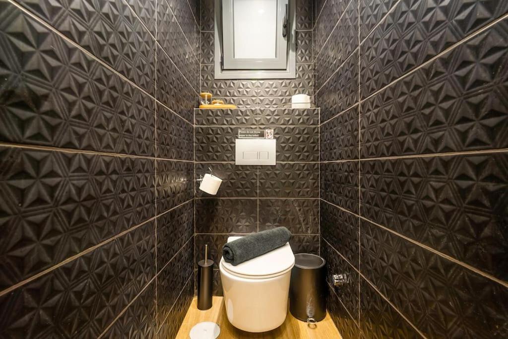 Super Stylish In The Heart Of Athens!