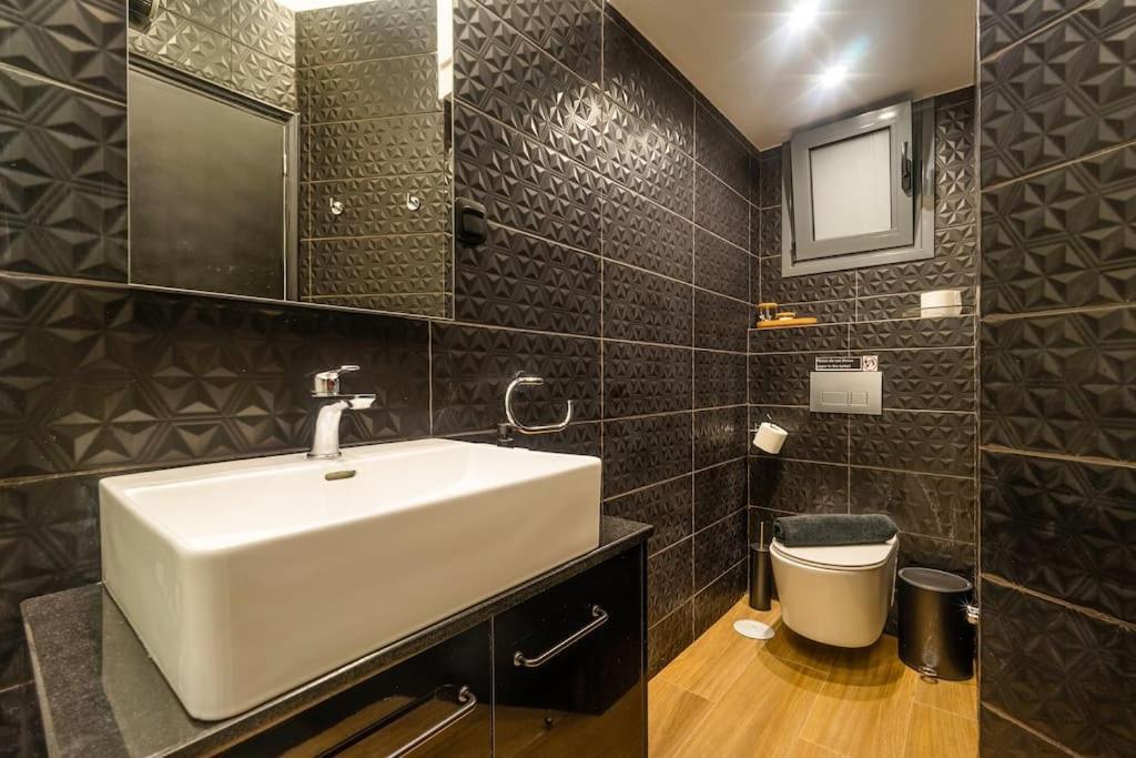 Super Stylish In The Heart Of Athens! Apartment Athens