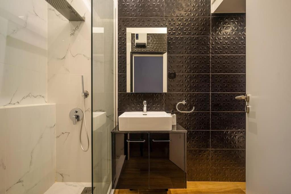Super Stylish In The Heart Of Athens! Apartment *